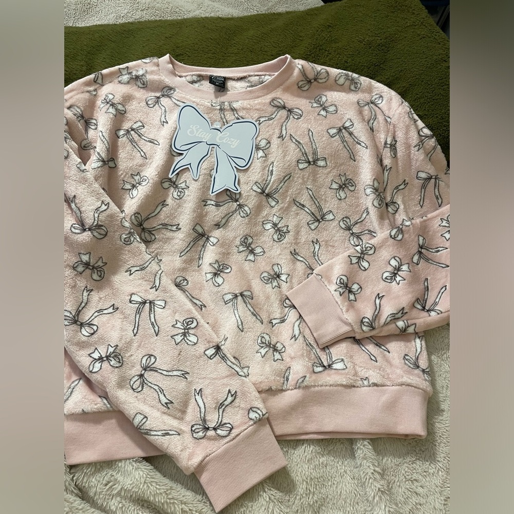 NWT Plush Crewneck Sweater Patterned with Bows